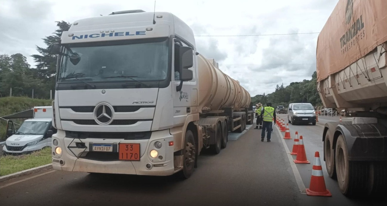 Caminhoneiro infrator começa a ser multado em balança na PRC-466, em Guarapuava